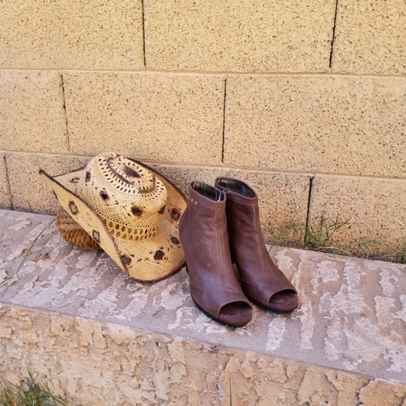 Sexy‎ little booties - Picture 6 of 6